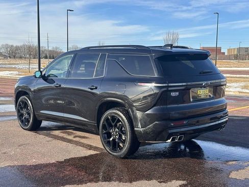 Used 2025 Chevrolet Traverse RS image 6