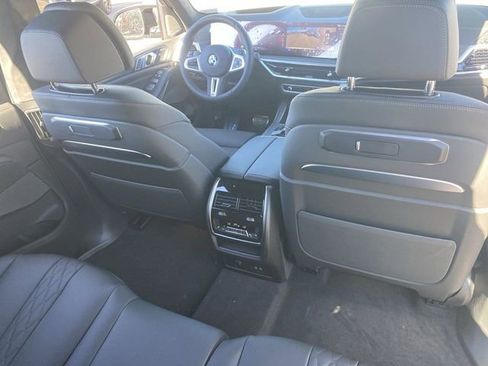 Used 2025 BMW X7 M60i w/ Climate Comfort Package image 14