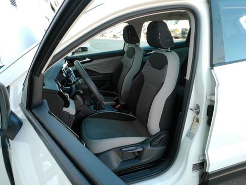 Used 2022 Volkswagen Taos S image 15