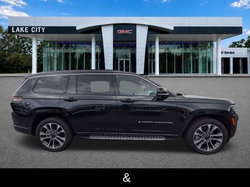 Used 2024 Jeep Grand Cherokee L Overland w/ Advanced Protech Group III AWD/4WD image 3