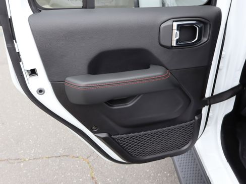 Used 2025 Jeep Wrangler Unlimited Rubicon AWD/4WD image 32