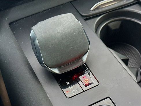 Used 2023 Land Rover Discovery Metropolitan Edition image 19