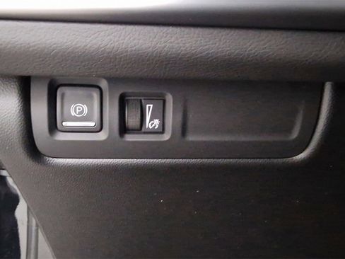 Used 2024 Cadillac XT4 Premium Luxury image 21