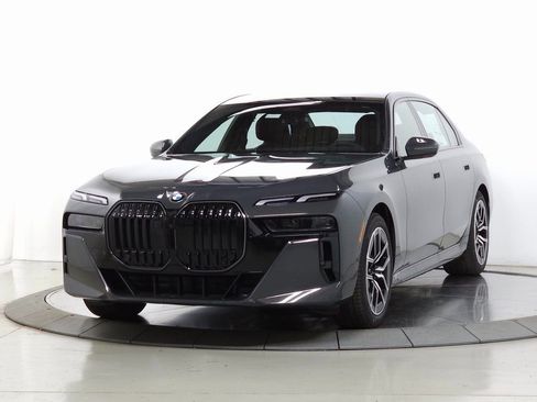 New 2026 BMW 740i xDrive image 3