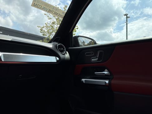 Used 2020 Mercedes-Benz GLB 250 4MATIC image 19