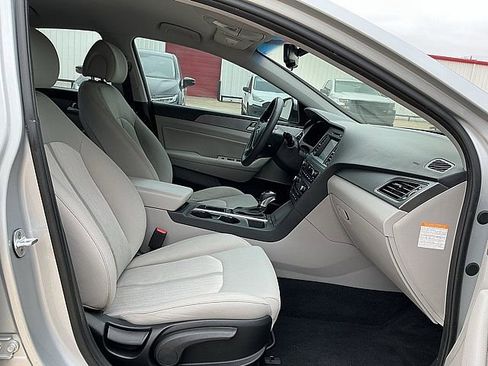 Used 2017 Hyundai Sonata SE FWD image 11