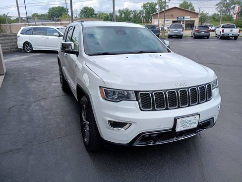 Used 2018 Jeep Grand Cherokee Limited AWD/4WD image 3
