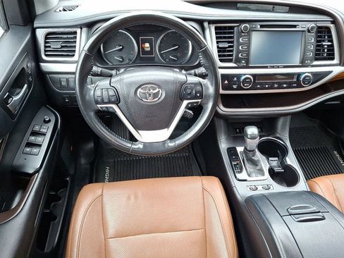 Used 2017 Toyota Highlander Limited image 11