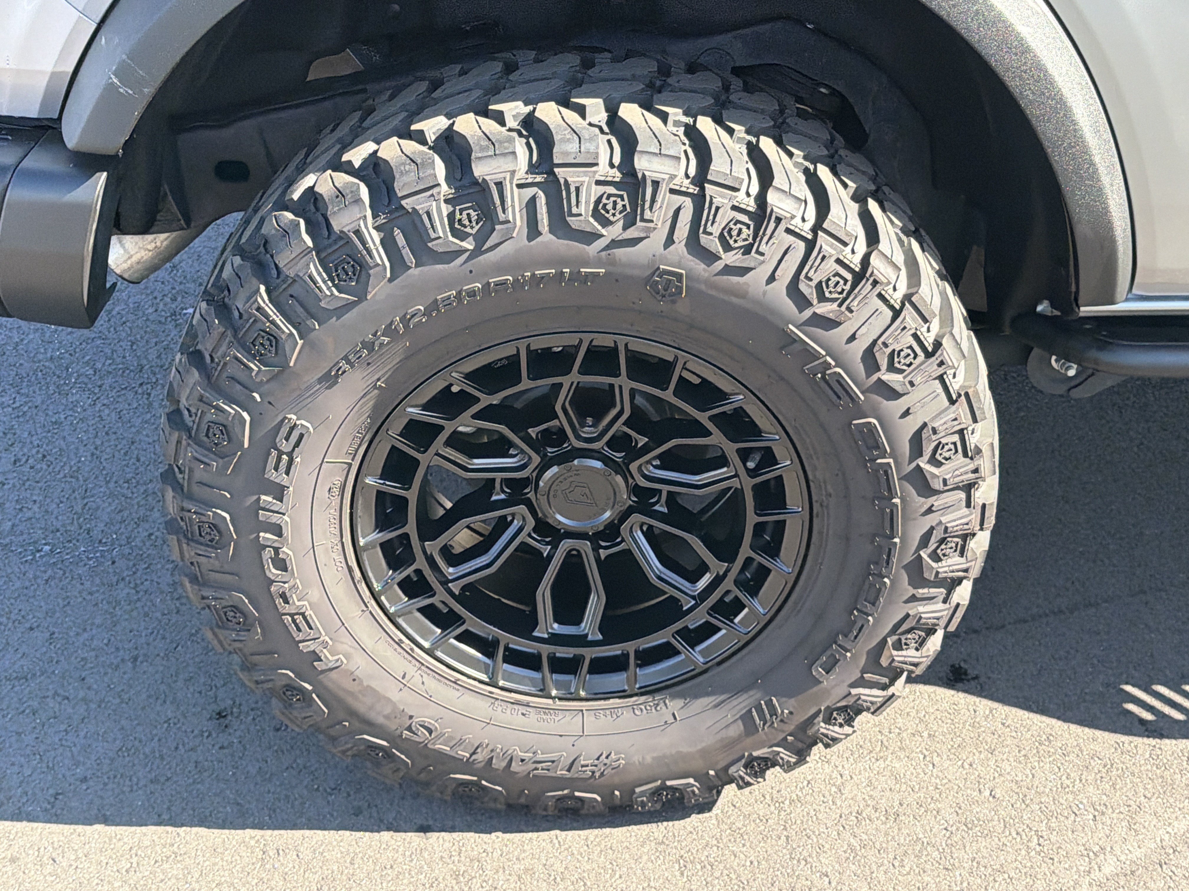 Used 2024 Ford Bronco Black Diamond AWD/4WD image 17