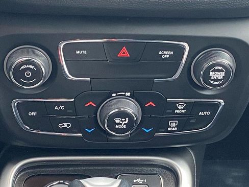 Used 2020 Jeep Compass Latitude image 9