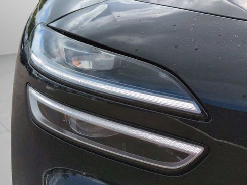 Certified 2025 Genesis G70 2.5T w/ Sport Prestige Package image 9