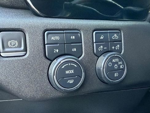 Used 2024 Chevrolet Silverado 1500 LTZ AWD/4WD image 22