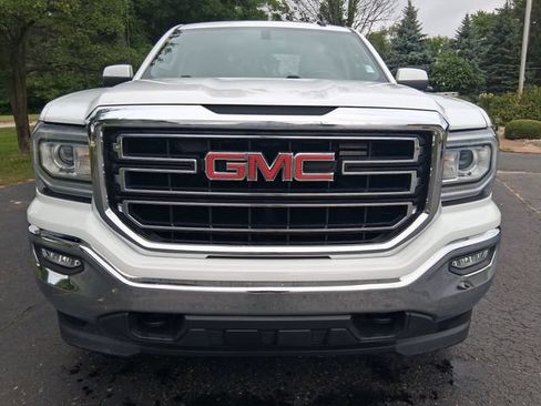 Used 2019 GMC Sierra 1500 SLE w/ SLE Value Package AWD/4WD image 2