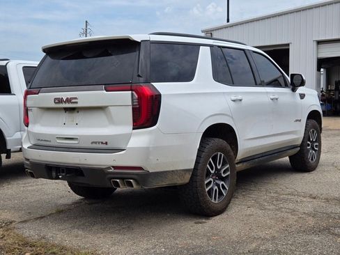 Used 2025 GMC Yukon AT4 Ultimate w/ LPO, AT4 Appearance Package AWD/4WD image 4
