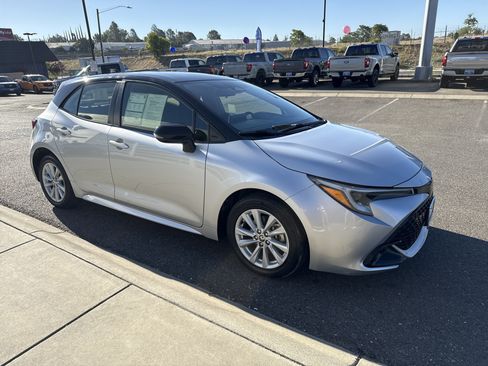 Used 2023 Toyota Corolla SE w/ SE Premium Package FWD image 7