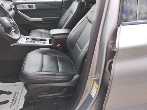 Used 2022 Ford Explorer Limited w/ Equipment Group 301A AWD/4WD image 13