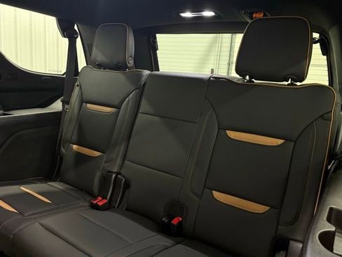 Used 2024 GMC Yukon AT4 w/ Technology Package image 12