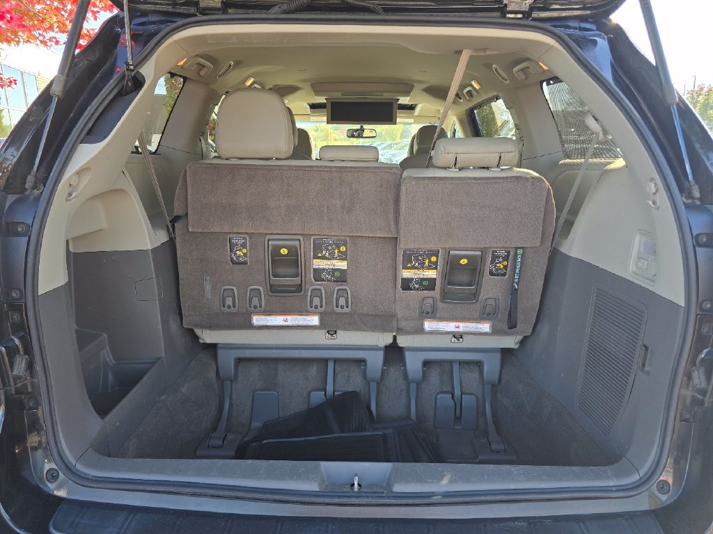 Used 2017 Toyota Sienna XLE Premium AWD/4WD image 27