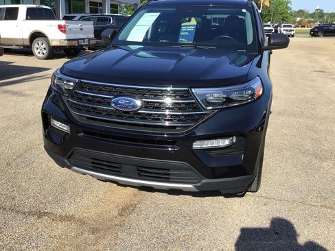 Certified 2023 Ford Explorer XLT w/ Equipment Group 202A image 6