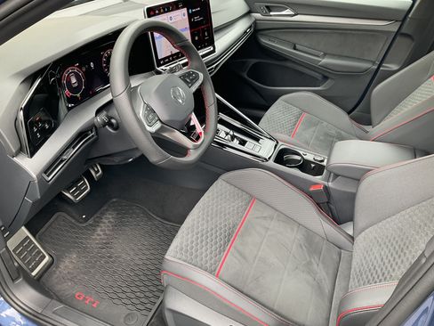 Used 2025 Volkswagen GTI SE FWD image 20
