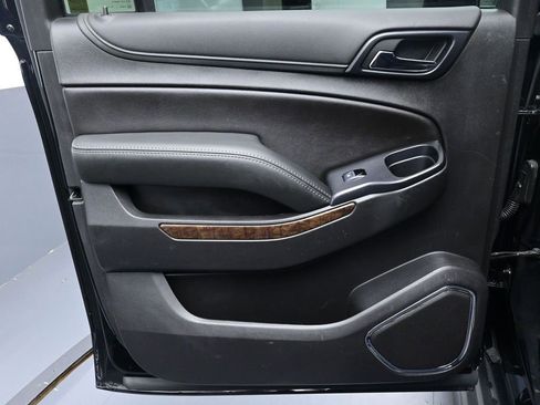 Used 2020 Chevrolet Suburban LT image 22