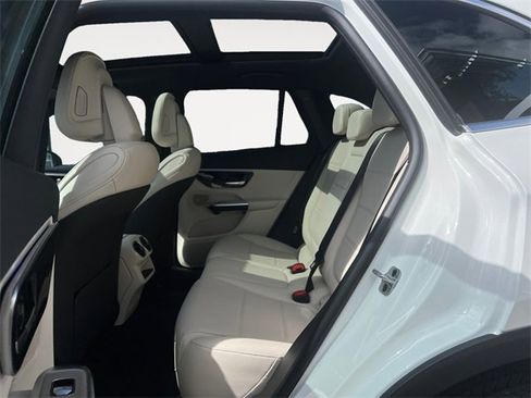Used 2025 Mercedes-Benz GLC 300 4MATIC image 13