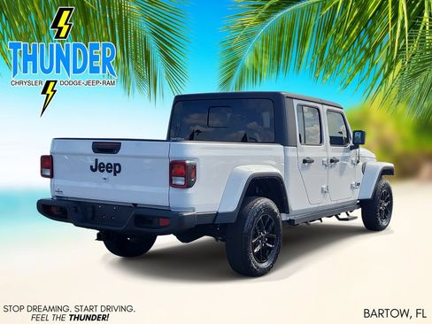 Certified 2022 Jeep Gladiator Sport AWD/4WD image 4