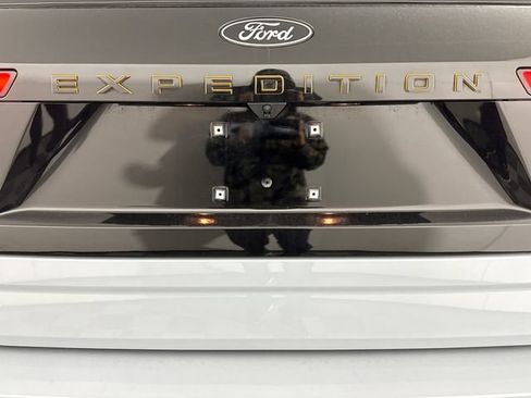 Used 2025 Ford Expedition Tremor AWD/4WD image 19