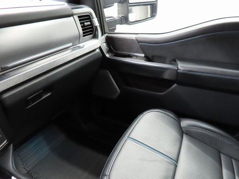 Used 2025 Ford F250 Platinum image 23