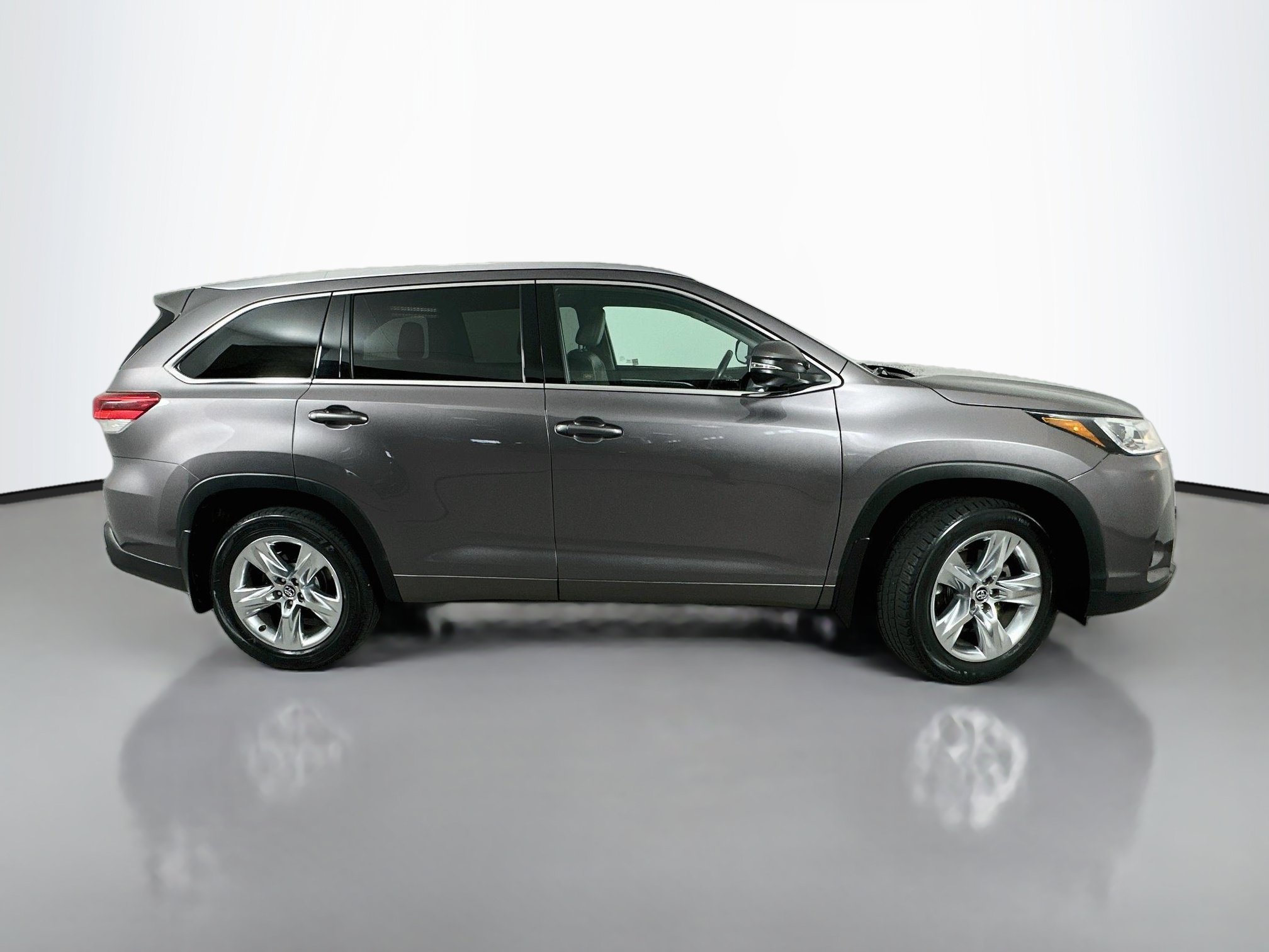Used 2019 Toyota Highlander Limited w/ Carpet Mat Package (TMS) AWD/4WD image 8