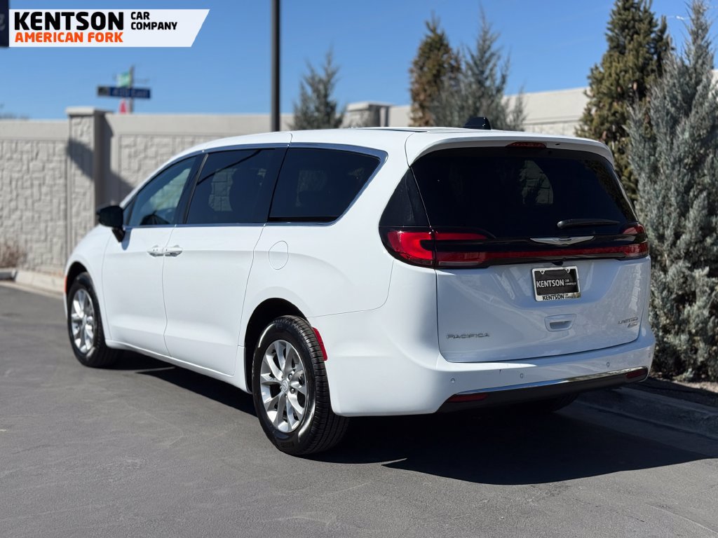 Used 2026 Chrysler Pacifica Limited AWD/4WD image 6