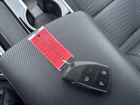 Used 2025 Chevrolet Equinox LT image 29