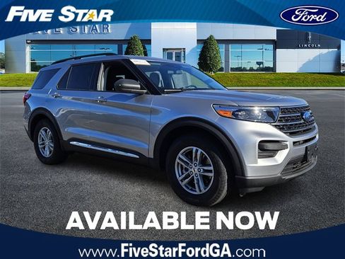 Used 2021 Ford Explorer XLT image 1