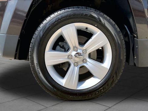 Used 2014 Jeep Patriot Latitude FWD image 11
