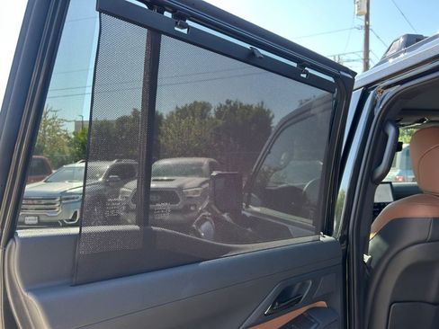 Used 2025 Lexus GX 550 AWD/4WD image 18