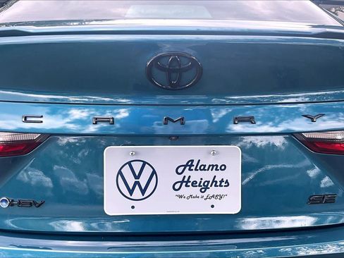 Used 2025 Toyota Camry SE w/ Convenience Package FWD image 33