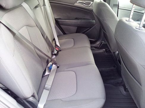 Used 2025 Kia Sportage LX image 16