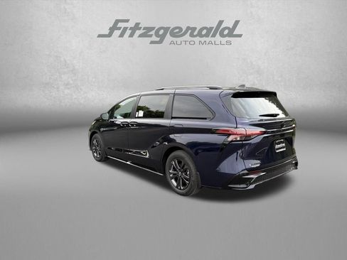 Used 2026 Toyota Sienna XSE AWD/4WD image 5