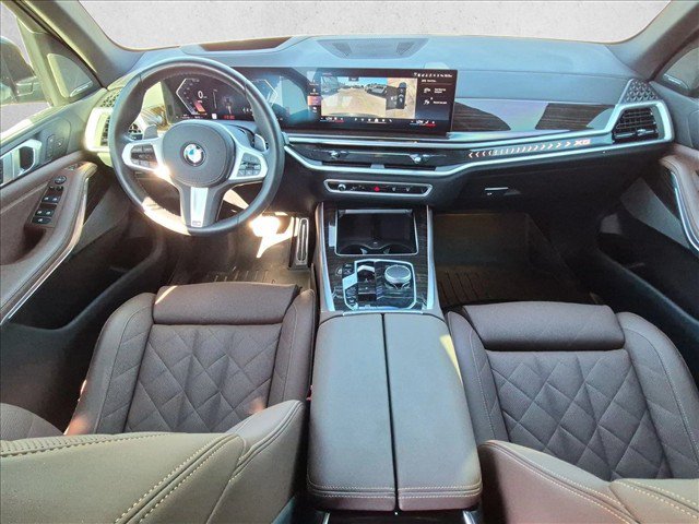 Used 2026 BMW X5 xDrive40i w/ M Sport Package AWD/4WD image 13