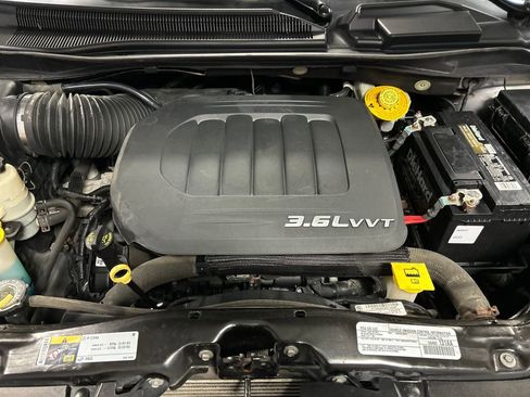 Used 2018 Dodge Grand Caravan SE w/ UConnect Hands-Free Group image 25