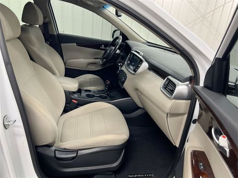 Used 2018 Kia Sorento LX image 20