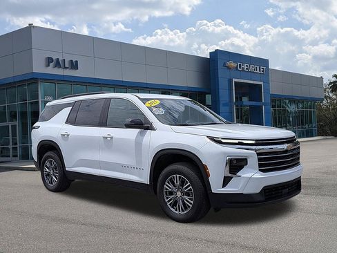 Certified 2025 Chevrolet Traverse LT FWD image 1