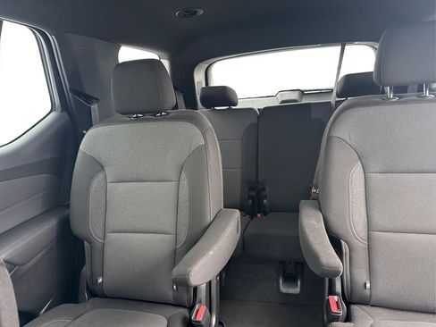 Used 2023 Chevrolet Traverse LT image 9