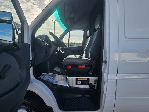 Used 2005 Dodge Sprinter 3500 w/ Cargo Group I RWD image 9