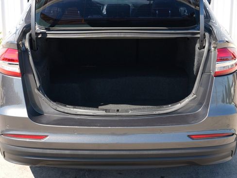 Used 2019 Ford Fusion SE image 9