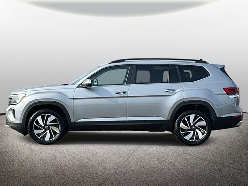 Used 2025 Volkswagen Atlas SE AWD/4WD image 2