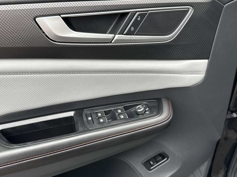 Used 2024 Volkswagen Atlas Peak Edition SEL AWD/4WD image 18