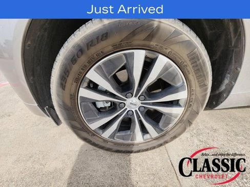 Used 2025 Volvo XC60 B5 Core image 16