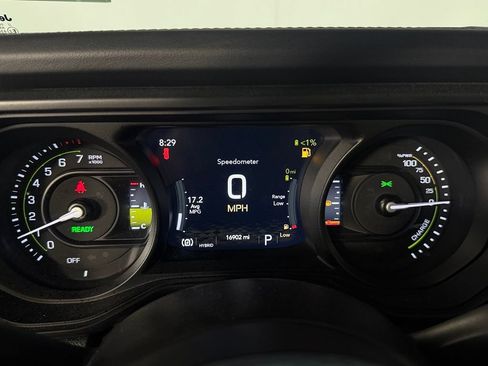 Used 2025 Jeep Wrangler Unlimited Sahara AWD/4WD image 16