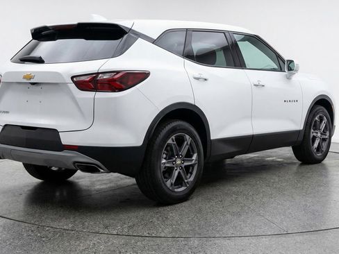 Used 2025 Chevrolet Blazer LT FWD image 9